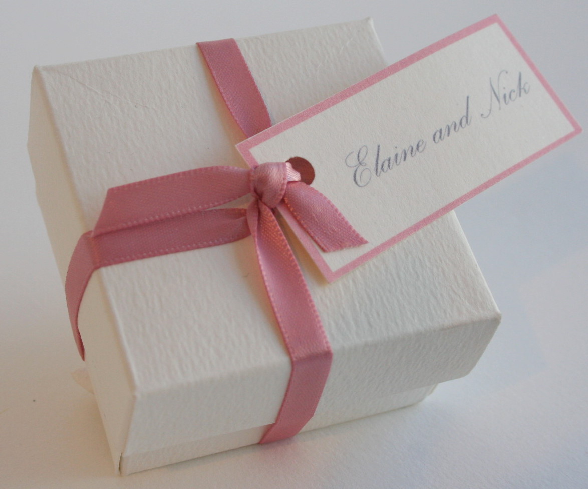 Ribbon tag favour box